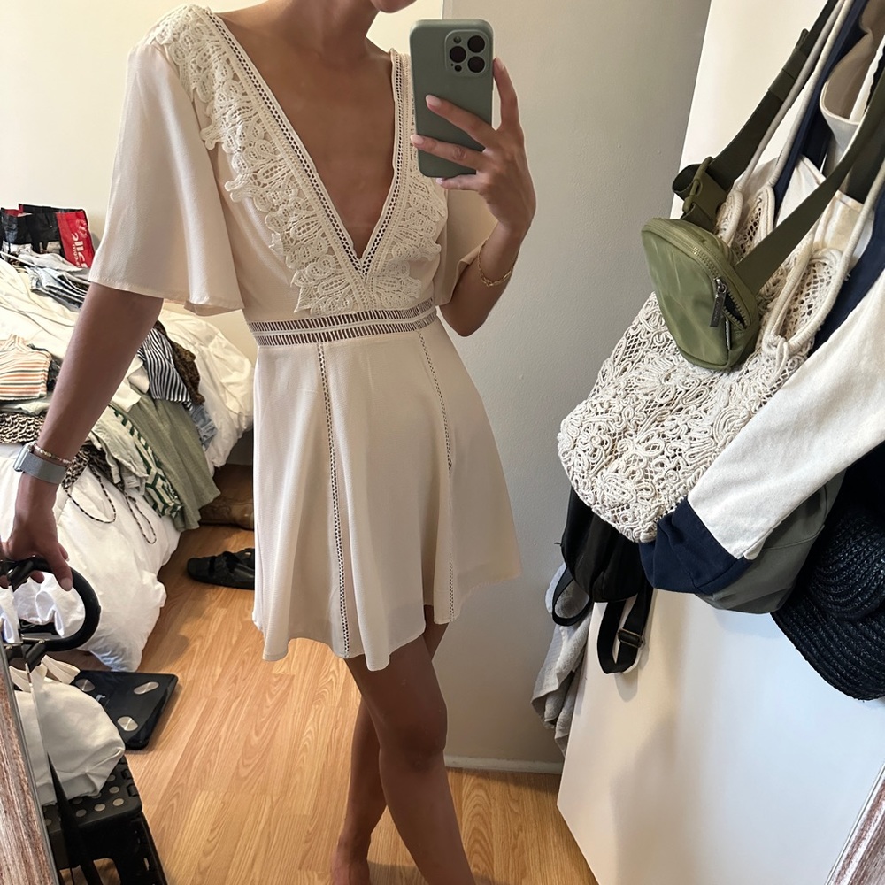 V neck dress with lace detail